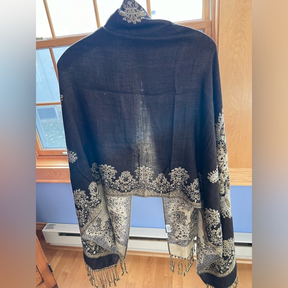 3️⃣Three Pashmina Oblong Scarves/Wraps | Insignificantly Imperfect | Reversible - Picture 13 of 16